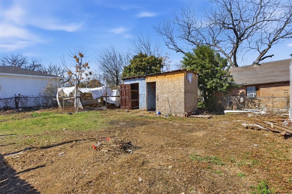1703 Navaro Street Dallas, TX 75208 - Photo 26 of 28 a front view of a house with a yard and garage