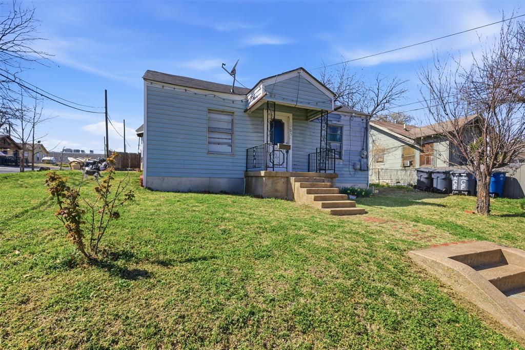 1703 Navaro Street Dallas, TX 75208 - Photo 3 of 28 a front view of a house with a yard