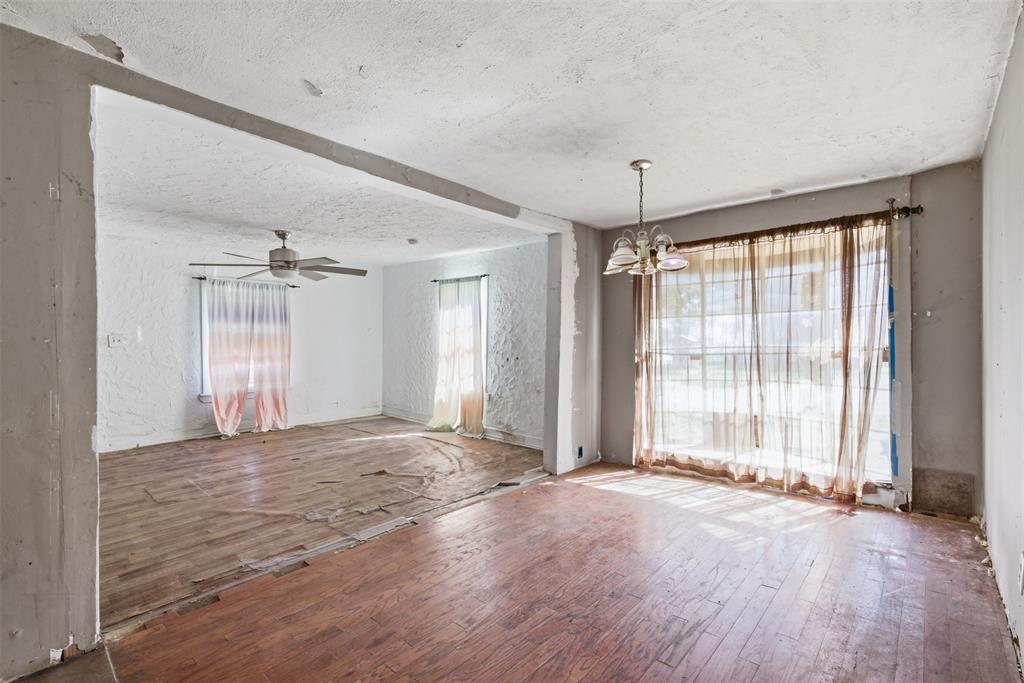 1703 Navaro Street Dallas, TX 75208 - Photo 8 of 28 an empty room with wooden floor and windows