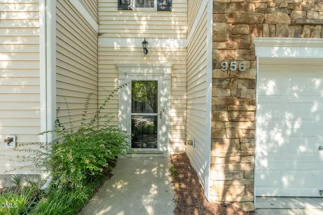 $1,800 | 956 Shining Wire Way, Morrisville, NC 27560