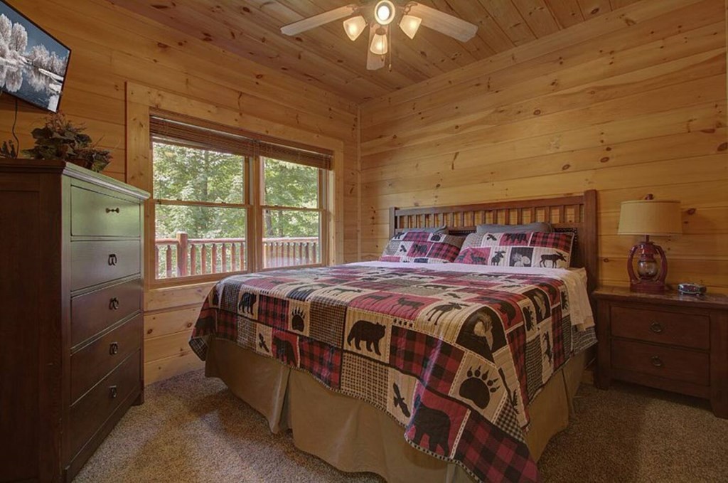 1663 Mountain Lodge Way Sevierville, TN 37862 - Photo 15 of 24 a bed sitting in a bedroom next to a window