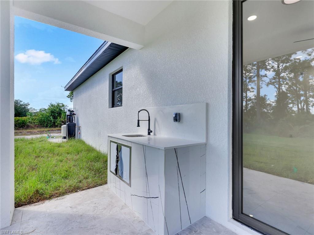 3419 8th Street Southwest Lehigh Acres, FL 33976 - Photo 25 of 29 a balcony view with a sink and garden