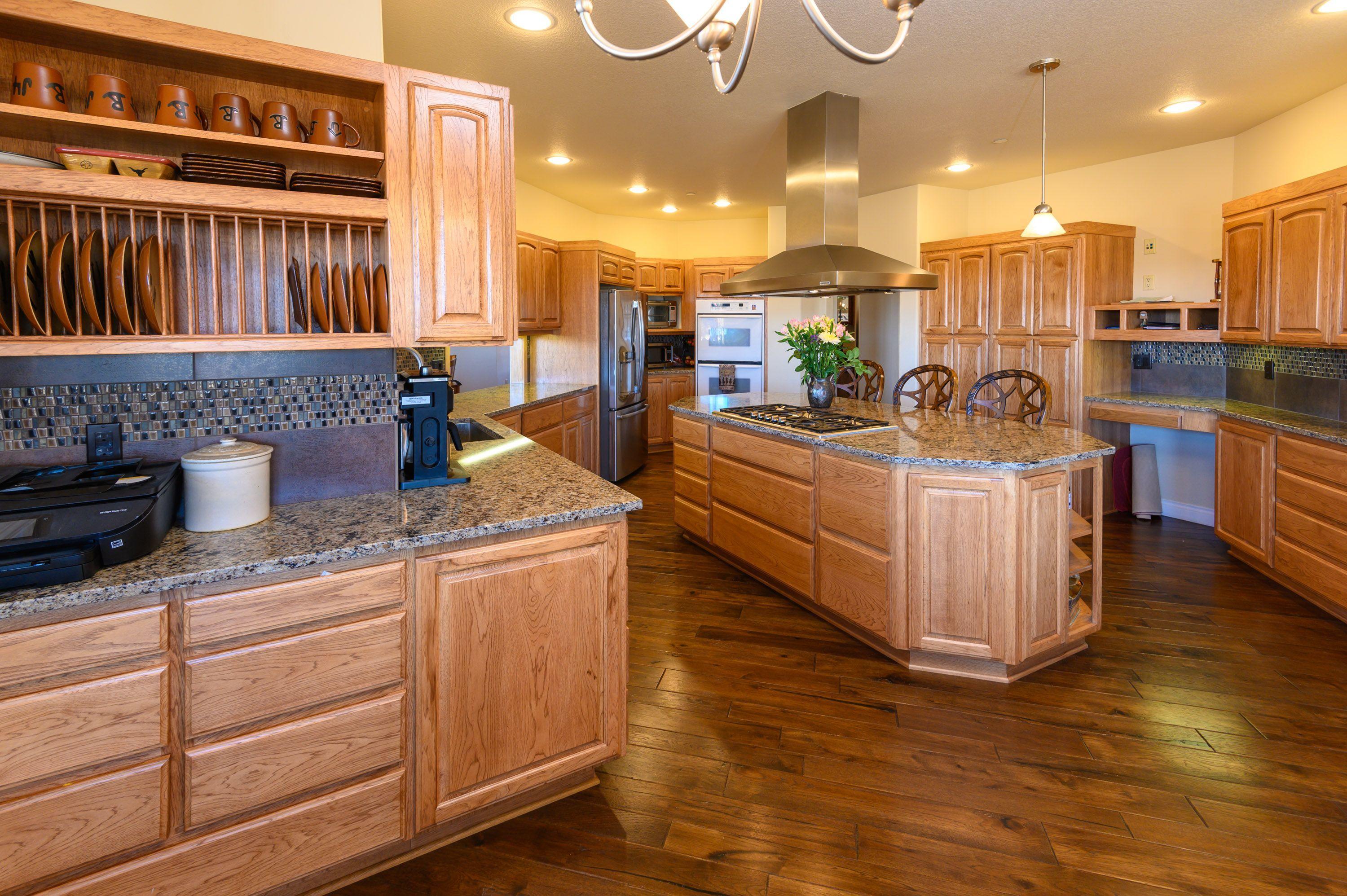 18178 Southwest Mount Adams Loop Powell Butte, OR 97753 - Photo 9 of 31 Kitchen