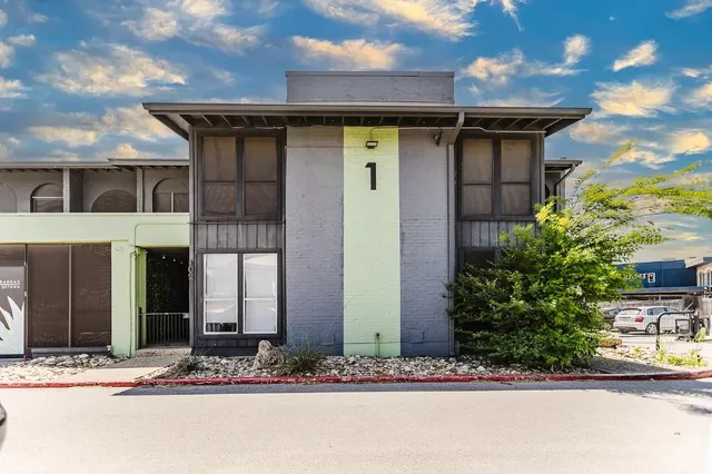 $2,100 | 909 Reinli Street, Unit 102, Austin, TX 78751