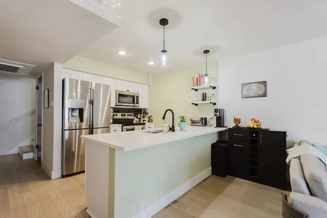 $2,100 | 909 Reinli Street, Unit 102, Austin, TX 78751
