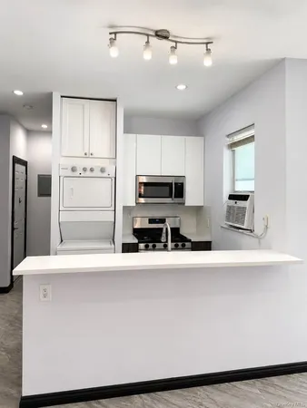 $3,000 | 73-05 Metropolitan Avenue | Middle Village
