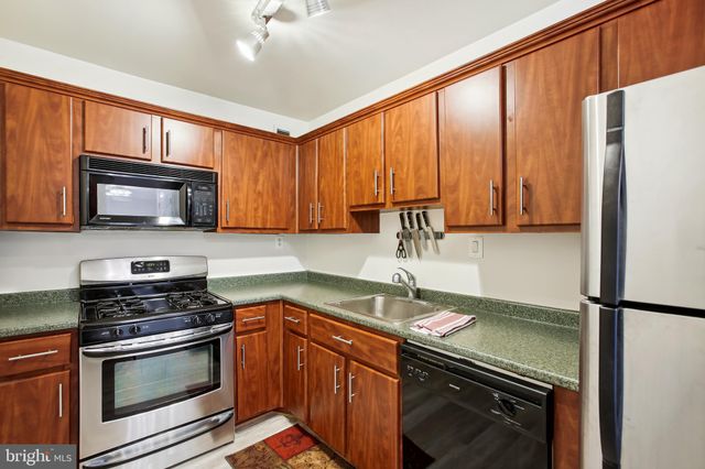 $299,900 | 801 North Pitt Street, Unit 1001, Alexandria, VA 22314