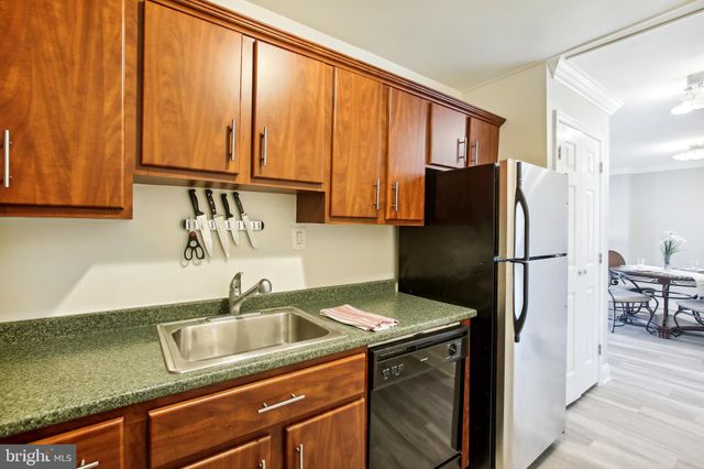 $299,900 | 801 North Pitt Street, Unit 1001, Alexandria, VA 22314
