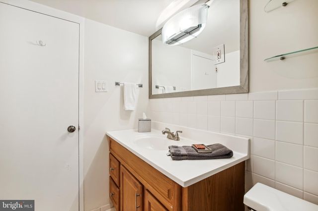 $299,900 | 801 North Pitt Street, Unit 1001, Alexandria, VA 22314