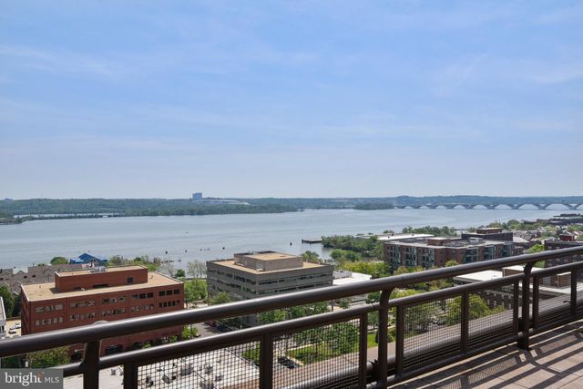 $299,900 | 801 North Pitt Street, Unit 1001, Alexandria, VA 22314