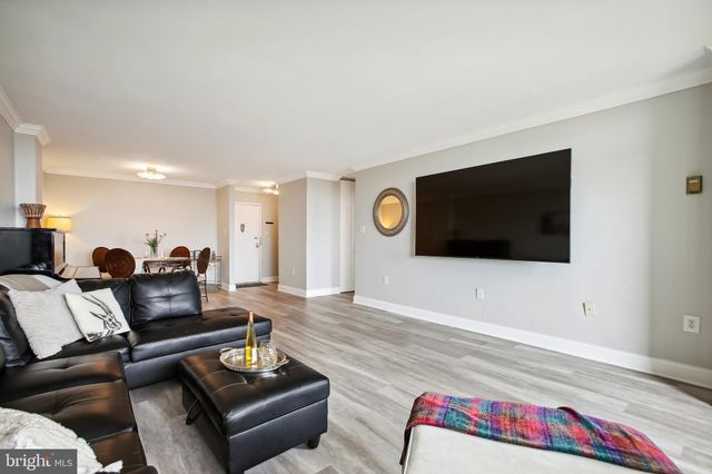 $299,900 | 801 North Pitt Street, Unit 1001, Alexandria, VA 22314