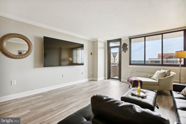 $299,900 | 801 North Pitt Street, Unit 1001, Alexandria, VA 22314