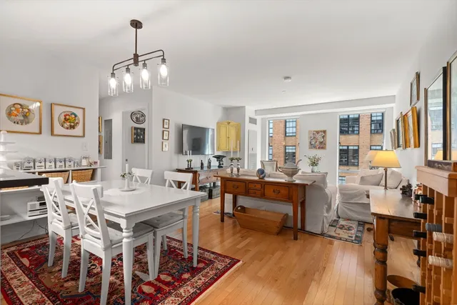 $1,195,000 | 80 Broad Street, Unit 1002, Boston, MA 02110