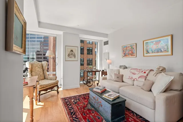 $1,195,000 | 80 Broad Street, Unit 1002, Boston, MA 02110
