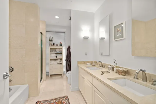 $1,195,000 | 80 Broad Street, Unit 1002, Boston, MA 02110