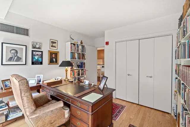 $1,195,000 | 80 Broad Street, Unit 1002, Boston, MA 02110