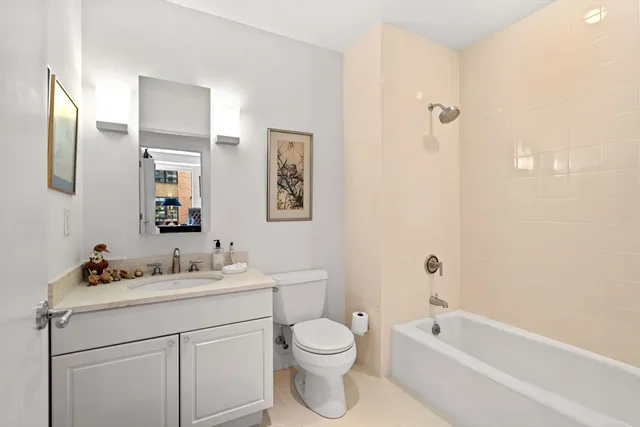 $1,195,000 | 80 Broad Street, Unit 1002, Boston, MA 02110