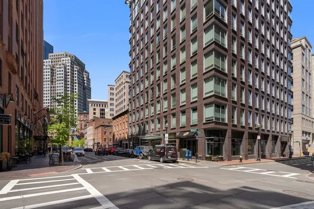 $1,195,000 | 80 Broad Street, Unit 1002, Boston, MA 02110