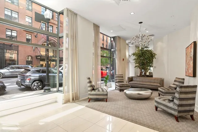$1,195,000 | 80 Broad Street, Unit 1002, Boston, MA 02110
