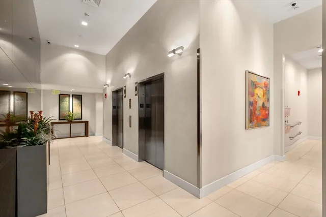 $1,195,000 | 80 Broad Street, Unit 1002, Boston, MA 02110