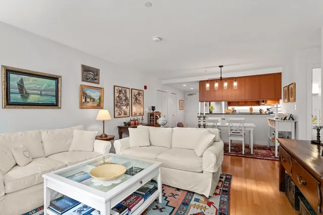 $1,195,000 | 80 Broad Street, Unit 1002, Boston, MA 02110