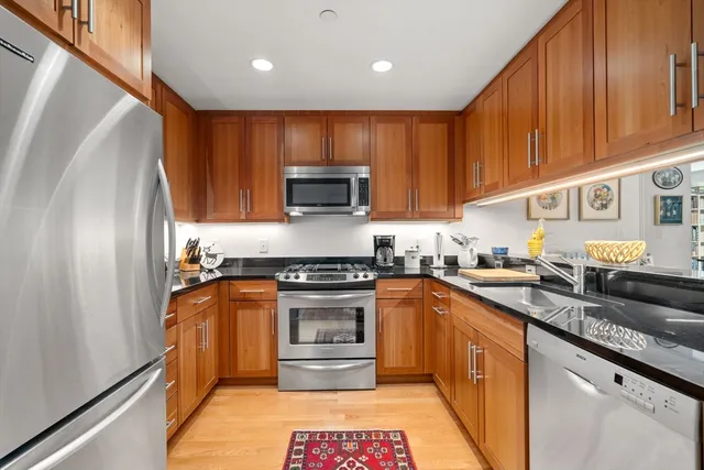 $1,195,000 | 80 Broad Street, Unit 1002, Boston, MA 02110