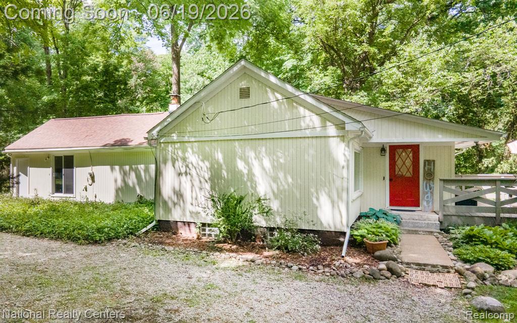 5223 Woodlane Road Clarkston, MI 48348 - Photo 3 of 36