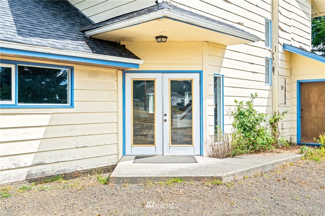 1301 Andrew Street Raymond, WA 98577 - Photo 2 of 18 Gallery Image 2