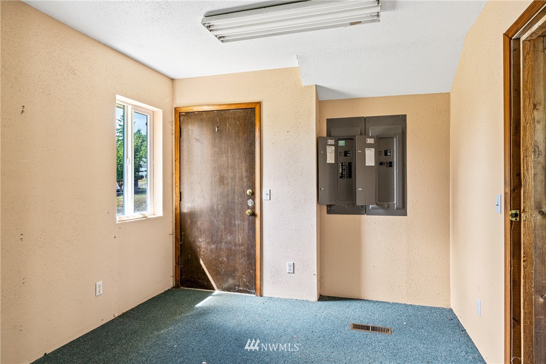 1301 Andrew Street Raymond, WA 98577 - Photo 8 of 18 Gallery Image 8