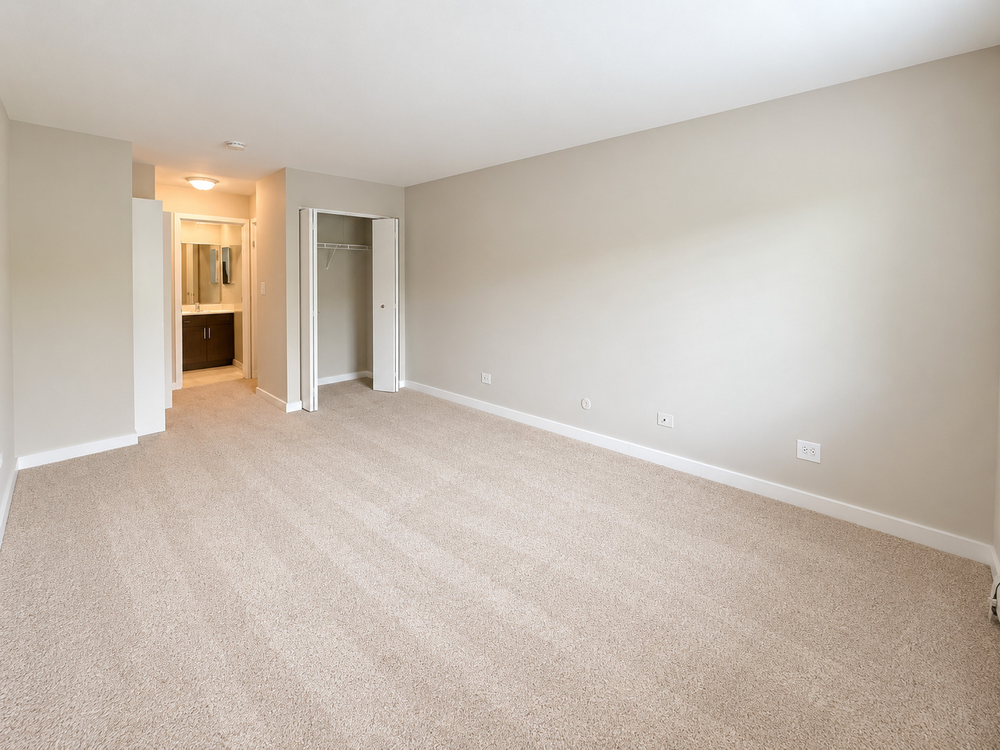 707 West Sheridan Road, Unit 405 Chicago, IL 60613 - Photo 14 of 20 Gallery Image 14