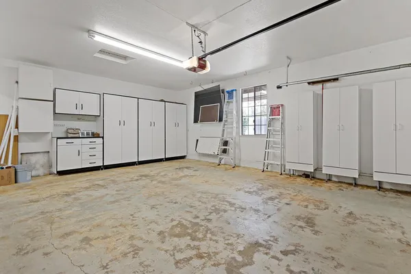 a view of a garage