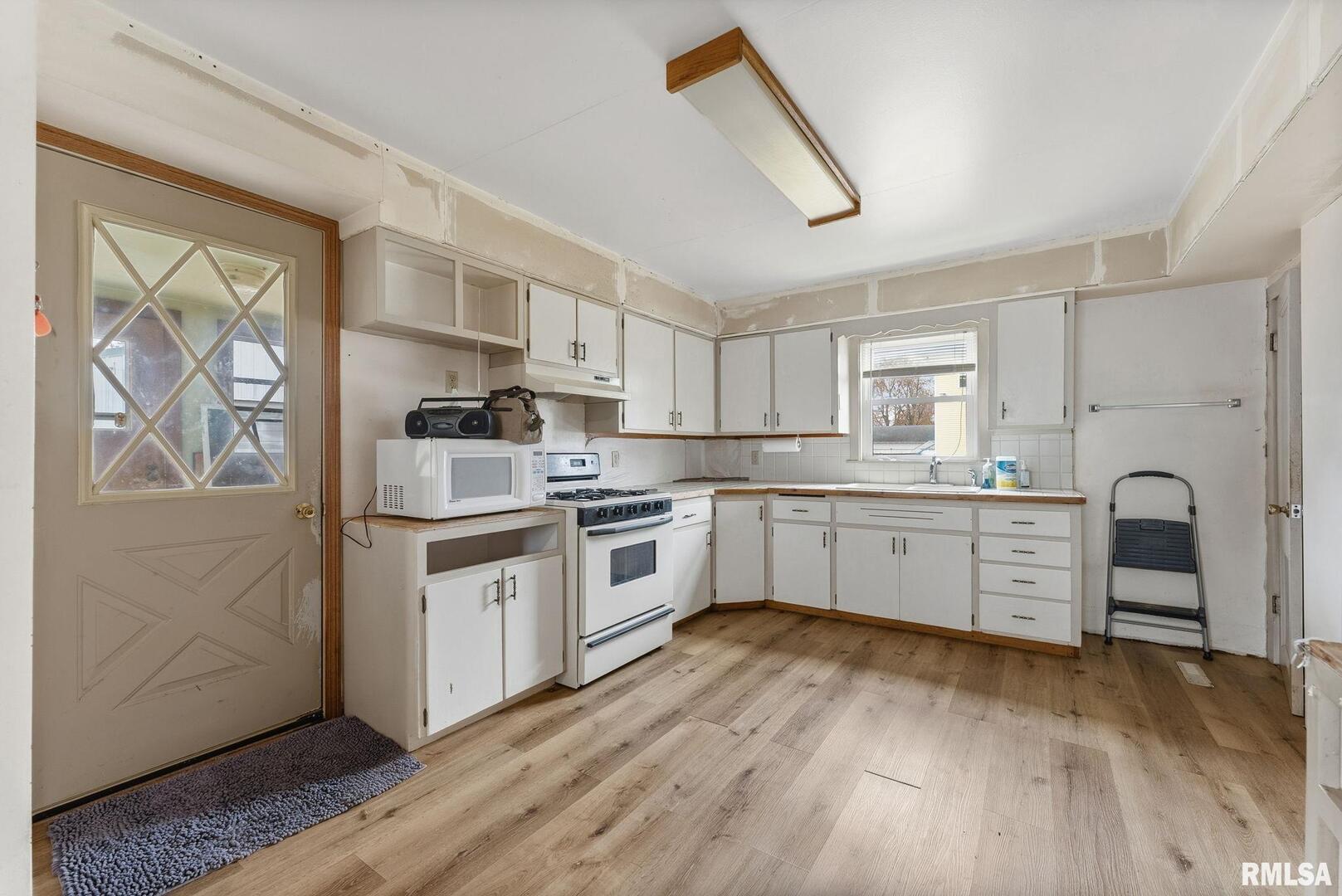 315 West Locust Street Cambridge, IL 61238 - Photo 7 of 27 a kitchen with stainless steel appliances a refrigerator sink and cabinets