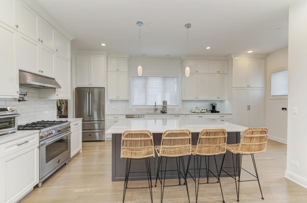 623 East Avenue Park Ridge, IL 60068 - Photo 12 of 46 Gallery Image 12