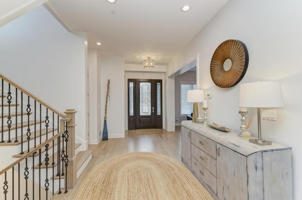 623 East Avenue Park Ridge, IL 60068 - Photo 3 of 46 Gallery Image 3