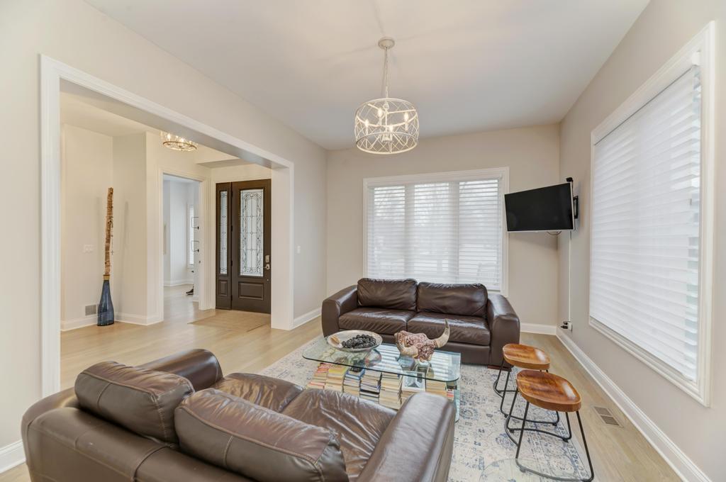623 East Avenue Park Ridge, IL 60068 - Photo 5 of 46 Gallery Image 5
