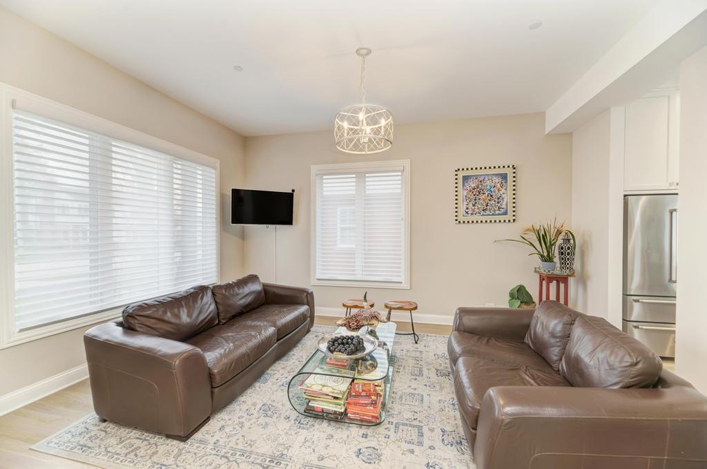 623 East Avenue Park Ridge, IL 60068 - Photo 6 of 46 Gallery Image 6