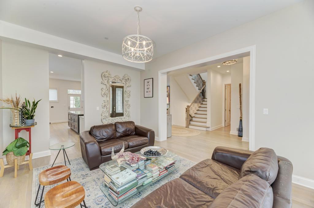 623 East Avenue Park Ridge, IL 60068 - Photo 7 of 46 Gallery Image 7