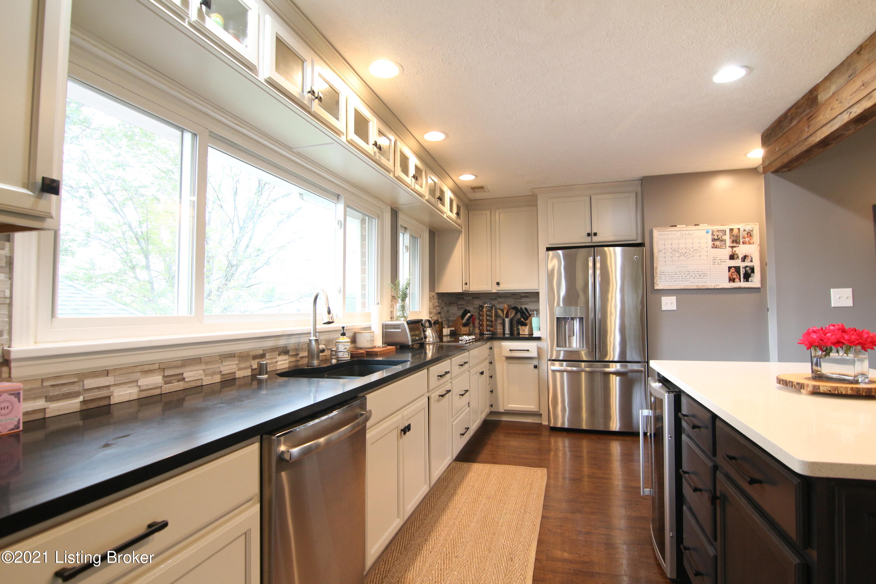 4610 Hopewell Road Louisville, KY 40299 - Photo 7 of 53 025