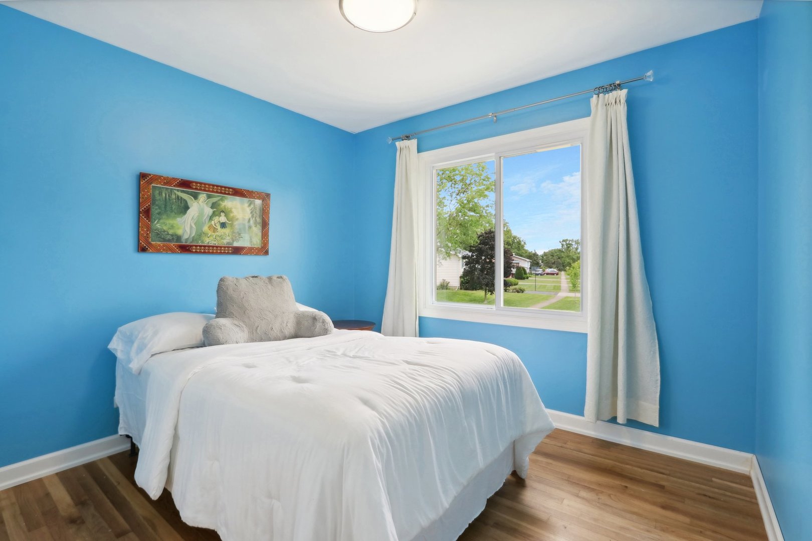 785 Cambridge Lane Hoffman Estates, IL 60169 - Photo 25 of 48 a bedroom with a bed and a painting on the wall