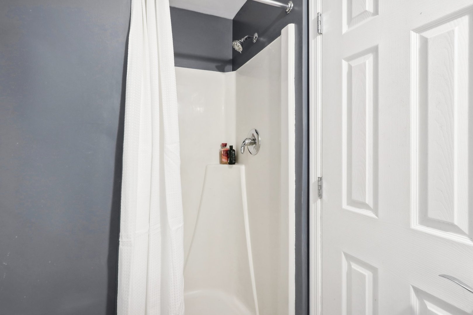 785 Cambridge Lane Hoffman Estates, IL 60169 - Photo 27 of 48 a view of a hallway