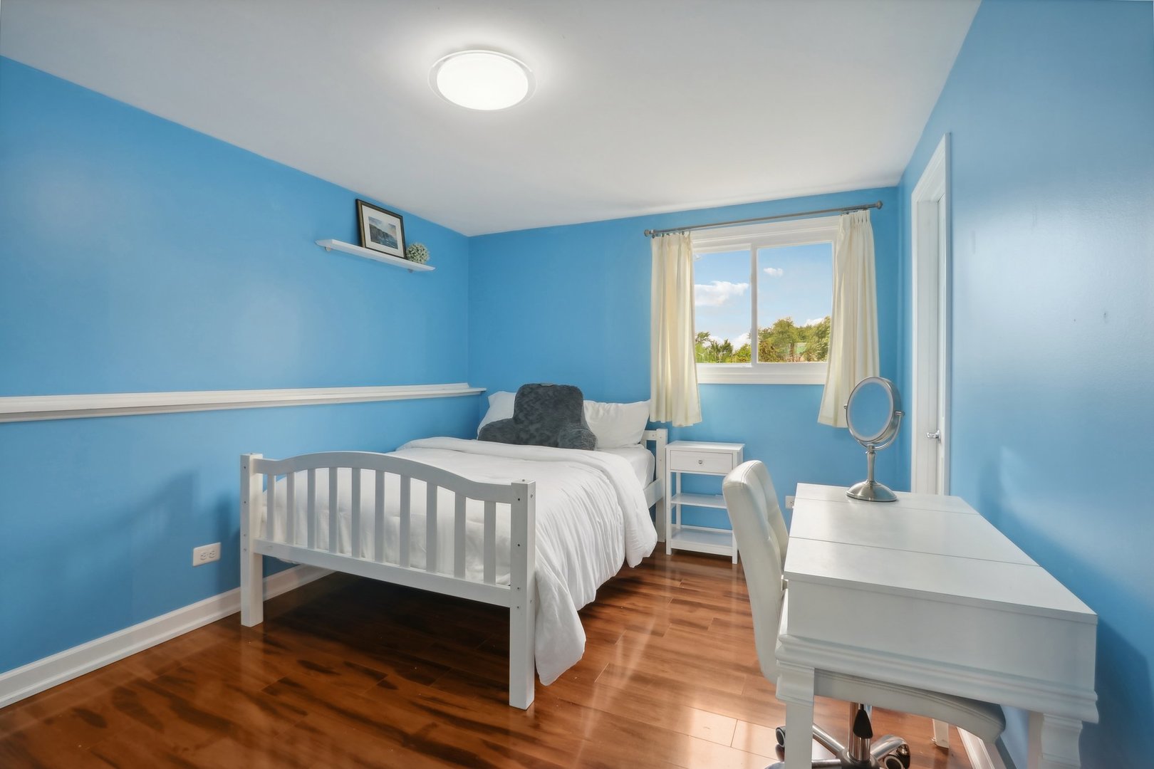 785 Cambridge Lane Hoffman Estates, IL 60169 - Photo 28 of 48 a bedroom with a bed and wooden floor