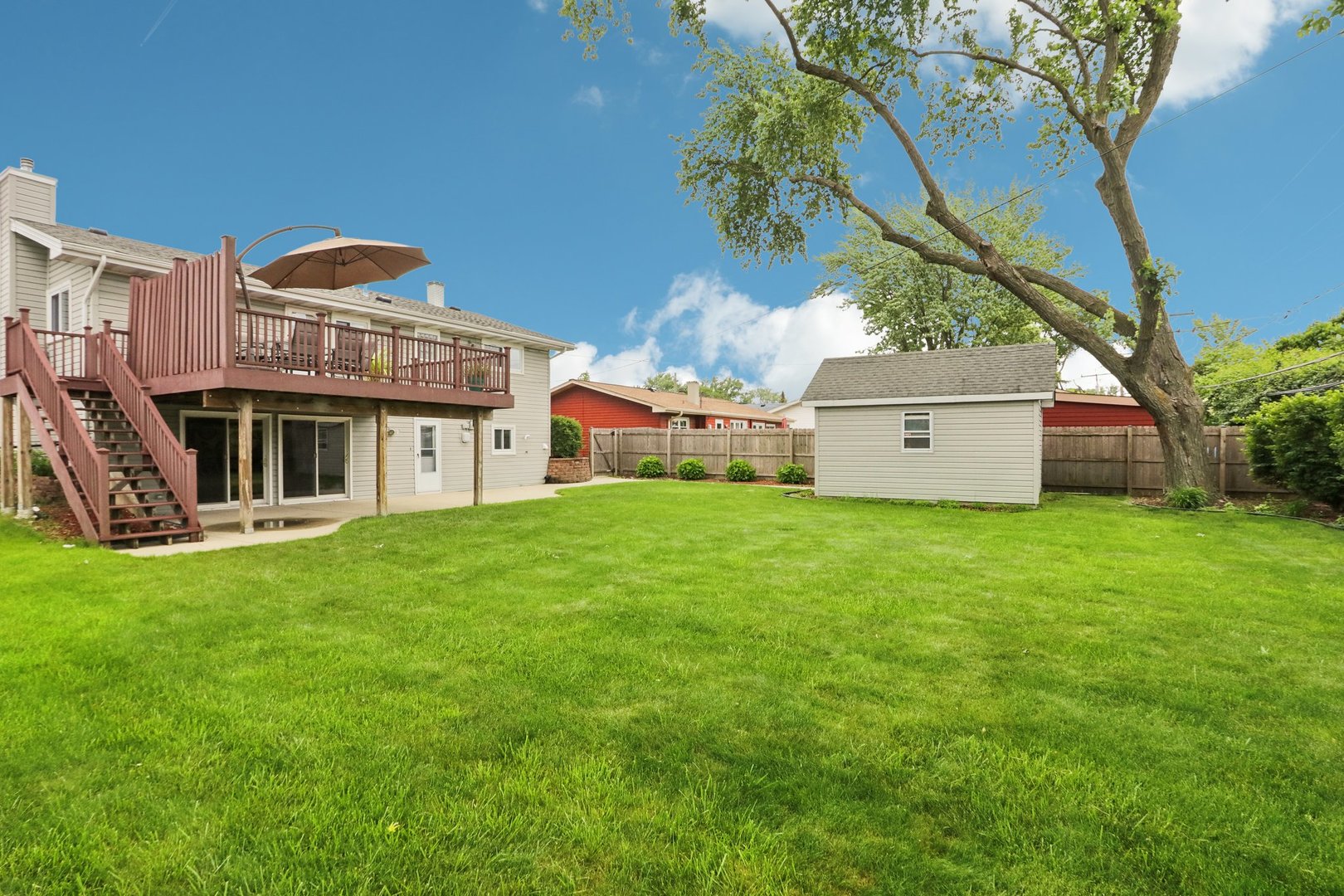 785 Cambridge Lane Hoffman Estates, IL 60169 - Photo 35 of 48 a house view with a garden space