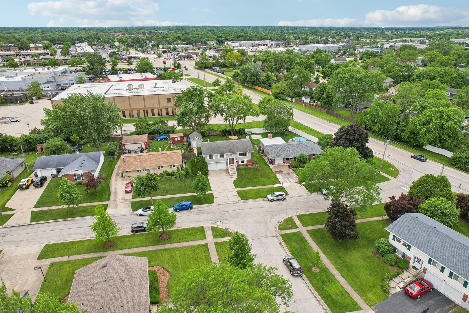 785 Cambridge Lane Hoffman Estates, IL 60169 - Photo 39 of 48 an aerial view of residential houses with outdoor space and swimming pool