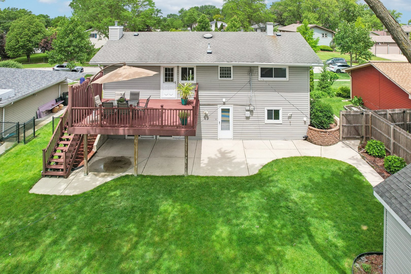 785 Cambridge Lane Hoffman Estates, IL 60169 - Photo 42 of 48 an aerial view of a house