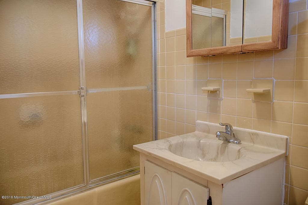 76 East Fish Road Jackson, NJ 08527 - Photo 16 of 38 Master Bath