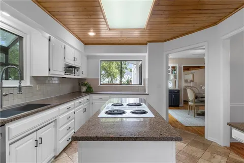 $605,000 | 12844 Granada Lane, Leawood, KS 66209