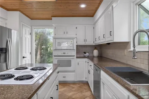 $605,000 | 12844 Granada Lane, Leawood, KS 66209