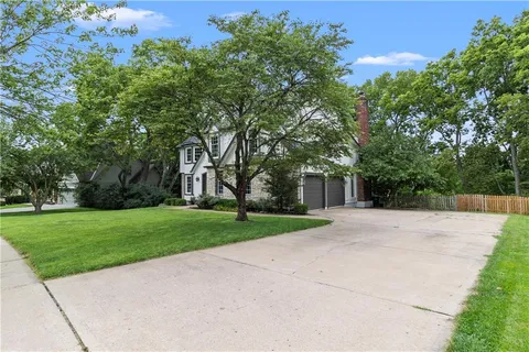$605,000 | 12844 Granada Lane, Leawood, KS 66209