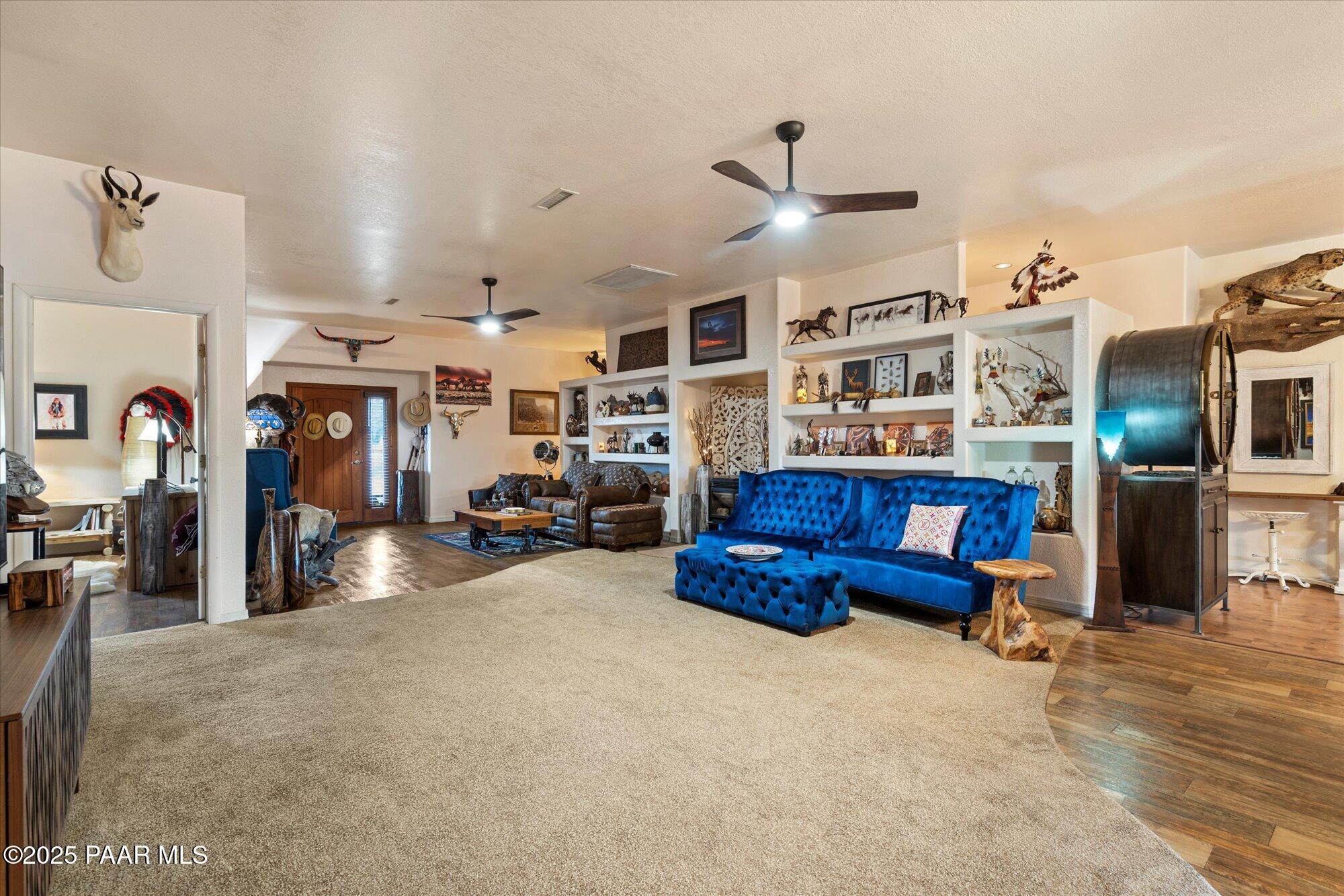 33425 Cowboy Clint Road Seligman, AZ 86337 - Photo 16 of 79 Living room
