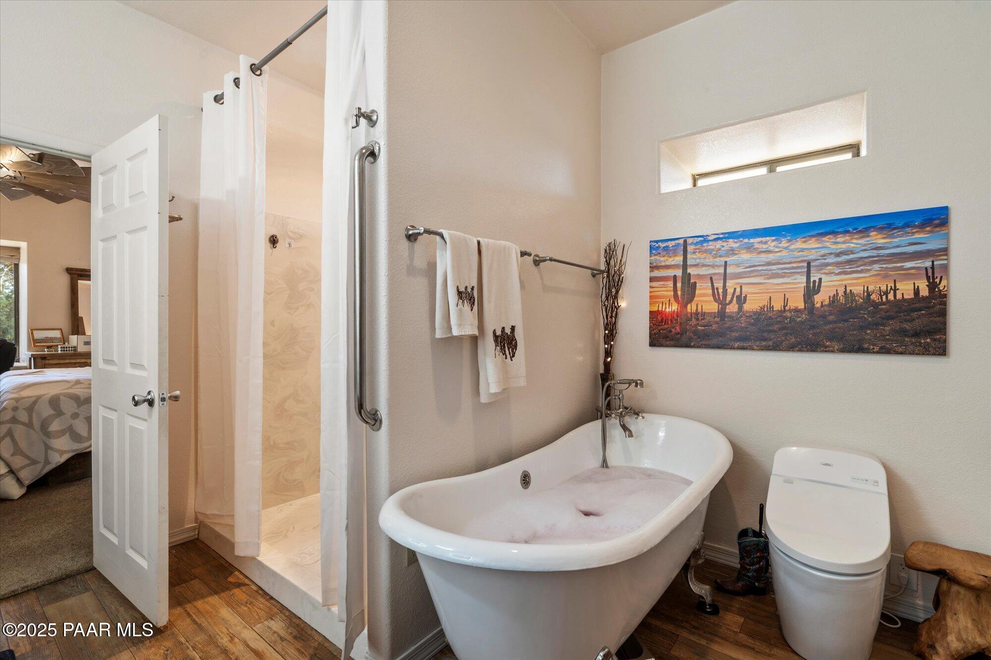 33425 Cowboy Clint Road Seligman, AZ 86337 - Photo 31 of 79 Toto spa claw foot tub